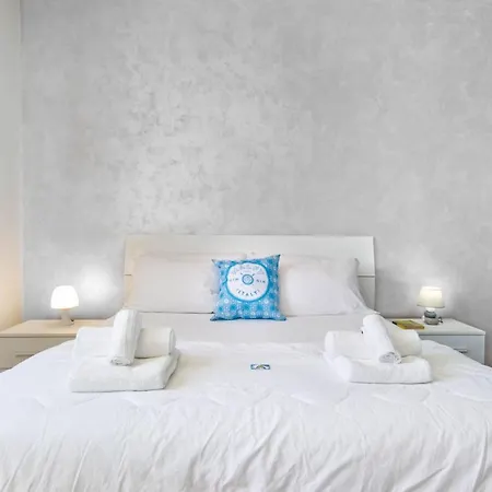 Luminoso Al Mare 52a Apartment *