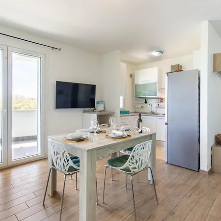 Apartment Luminoso Al Mare 52a *